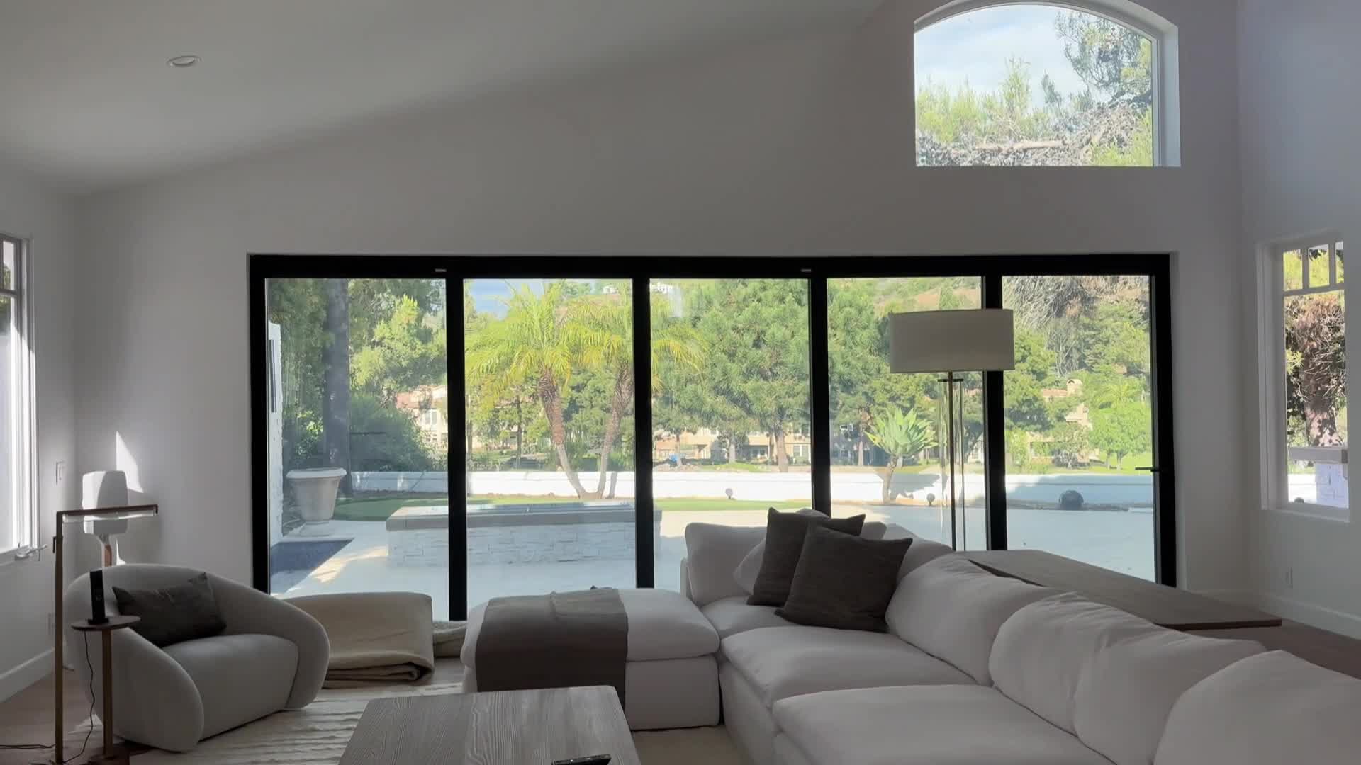 Living-room glazing in the clear viewing state